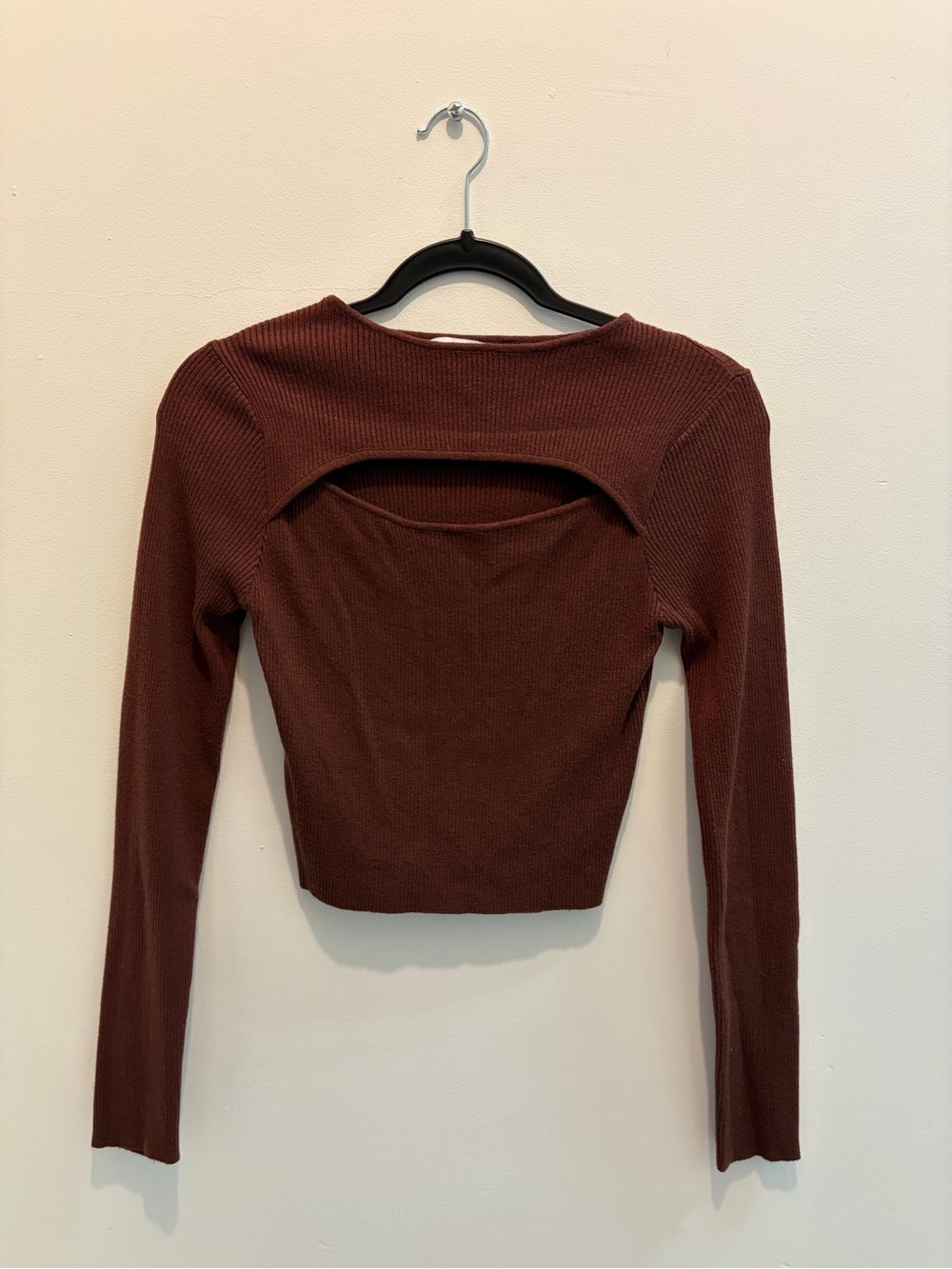 Elings Ribbed Cutout Crop Top - Picture 2 of 4